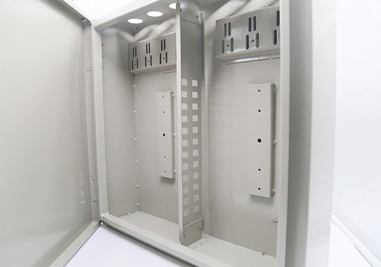 Bên trong ODF quang 24FO treo tường ngoài trời