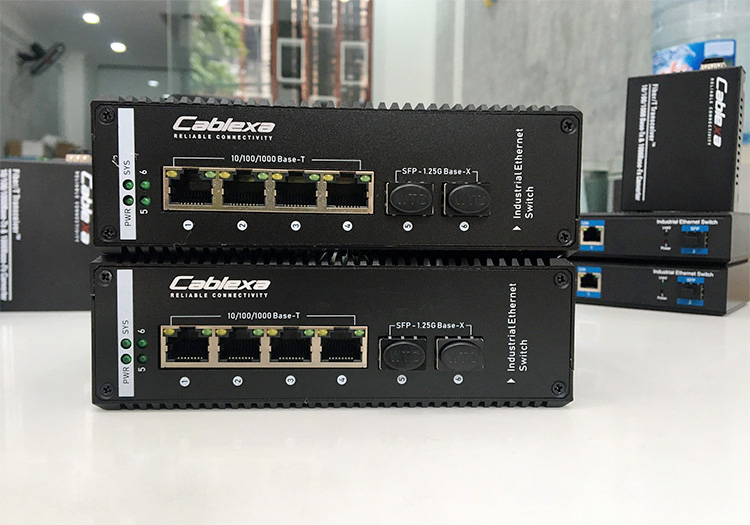 Switch công nghiệp 4 cổng RJ45 10/100/1000 IES7510-4PGE2GF-CA