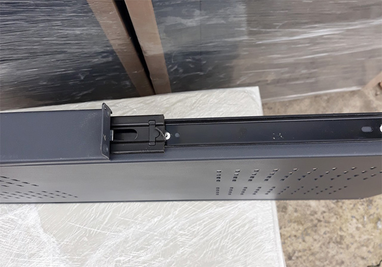 Chi tiết khay trượt tủ rack D1000 Chi tiết khay trượt tủ rack D1000