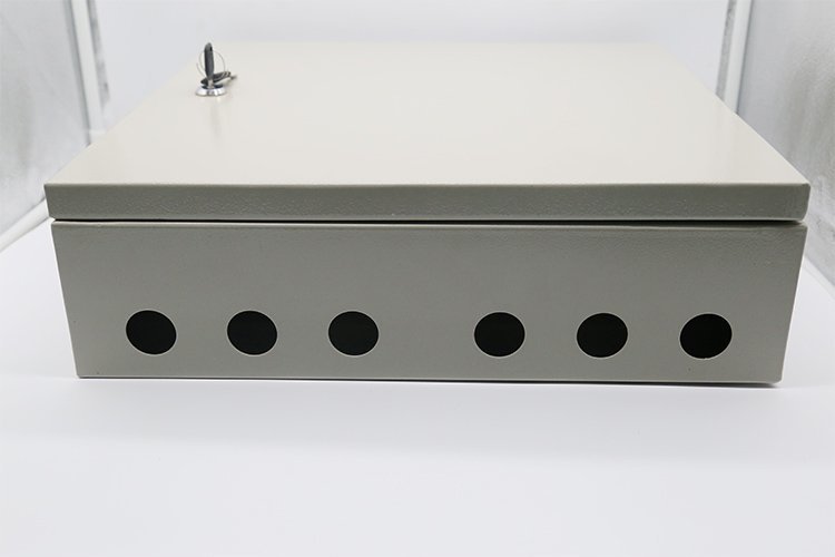 Lỗ ra vào cáp quang trên ODF 24FO ngoài trời