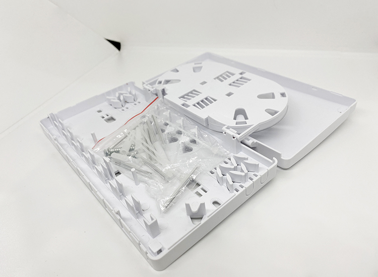 Bên trong hộp phối quang ODF quang 8FO vỏ nhựa hãng KC Bên trong hộp phối quang ODF quang 8FO vỏ nhựa hãng KC