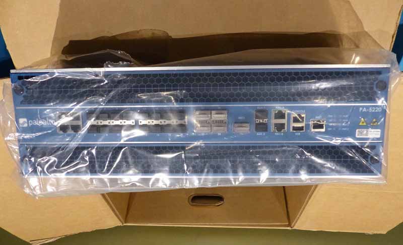 Mặt trước của tường lửa Firewall Palo Alto PA-5220 Mặt trước của tường lửa Firewall Palo Alto PA-5220