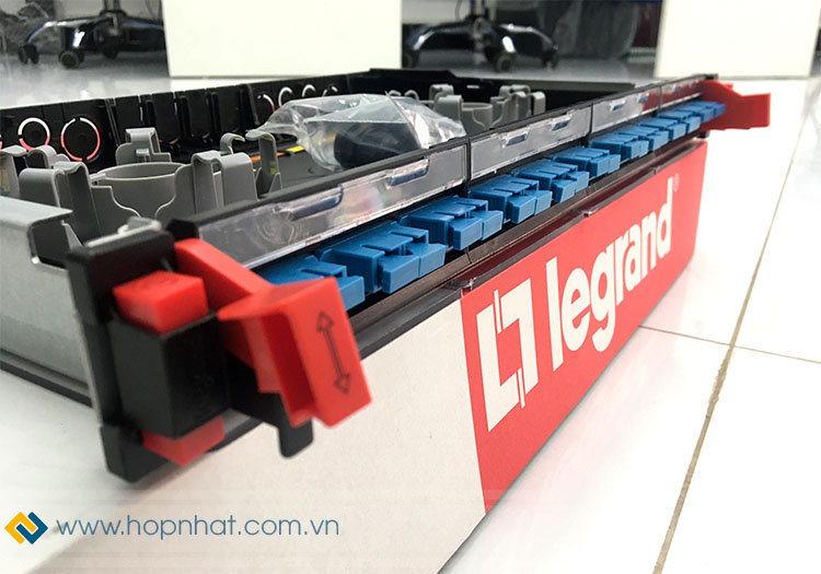 Các Adapter được gắn trên ODF dạng trượt Các Adapter được gắn trên ODF dạng trượt