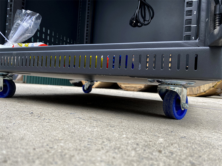 tủ rack 15U cửa lưới hãng UNIRACK