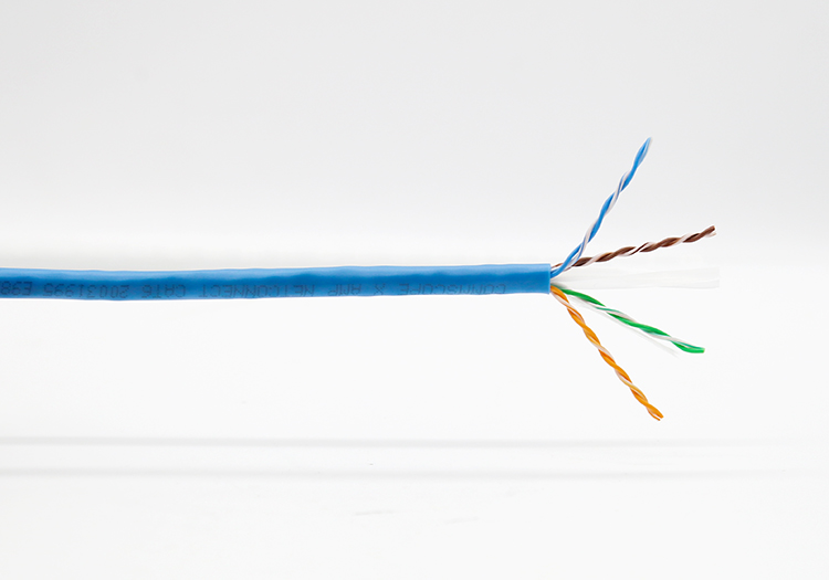 Cáp mạng Cat6 Commscope cấu trúc lõi chữ thập giảm nhiễu