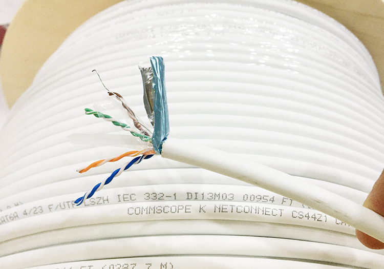 Dây cáp mạng FTP chống nhiễu Cat6A Commscope