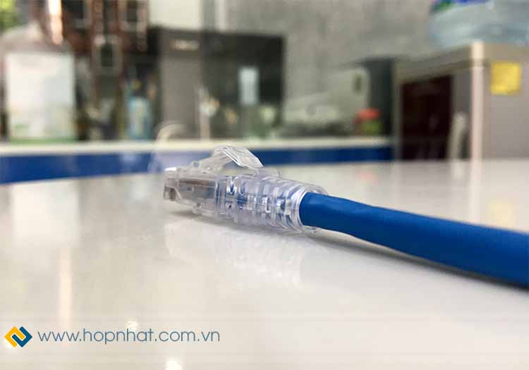 Đầu nối có chụp trên dây nhảy Cat5e