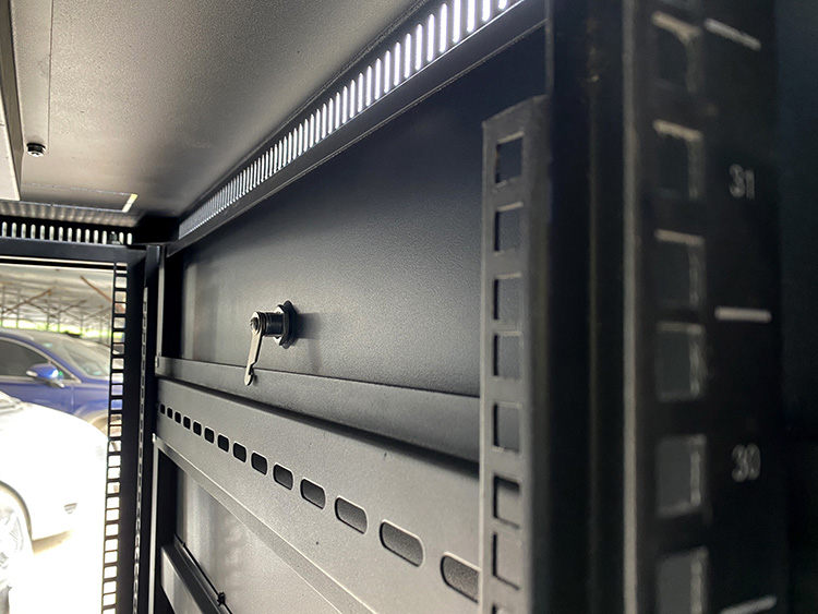 Tủ rack 32U D1000 hãng UNIRACK Tủ rack 32U D1000 hãng UNIRACK