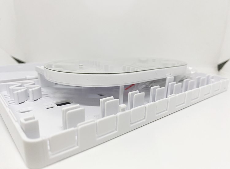 Bên trong hộp phối quang ODF quang 8FO vỏ nhựa hãng KC Bên trong hộp phối quang ODF quang 8FO vỏ nhựa hãng KC