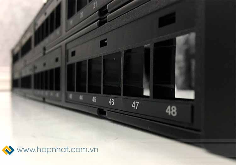 Khe cắm trên Patch Panel 48 Port Khe cắm trên Patch Panel 48 Port