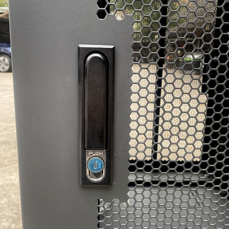 Khóa lẫy bật tủ rack 20U D800 2 cửa lưới