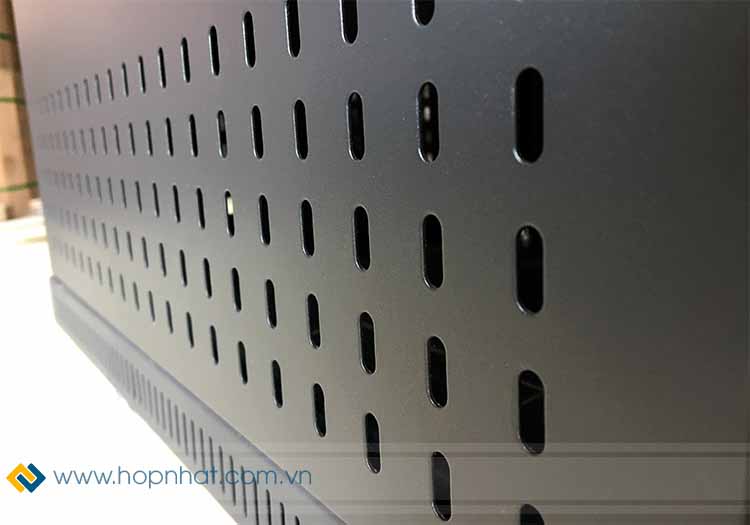 bên hông tủ rack 12u