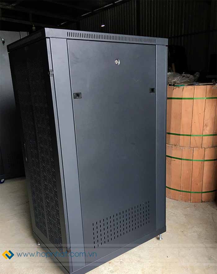 mặt hông của tủ rack 27U D1000 mặt hông của tủ rack 27U D1000