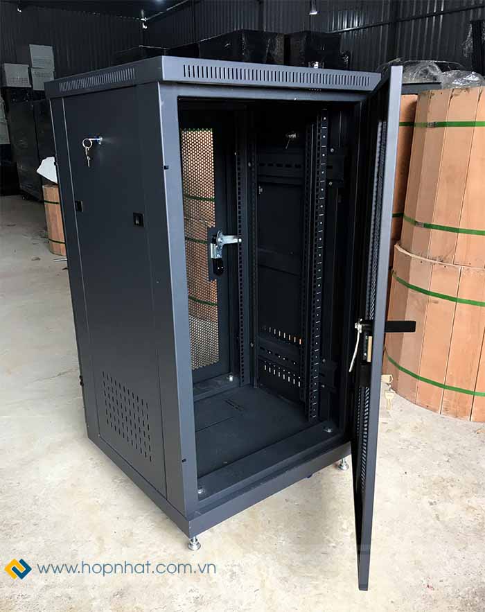 Thanh tiêu chuẩn và phụ kiện lắp đầy đủ trong tủ rack