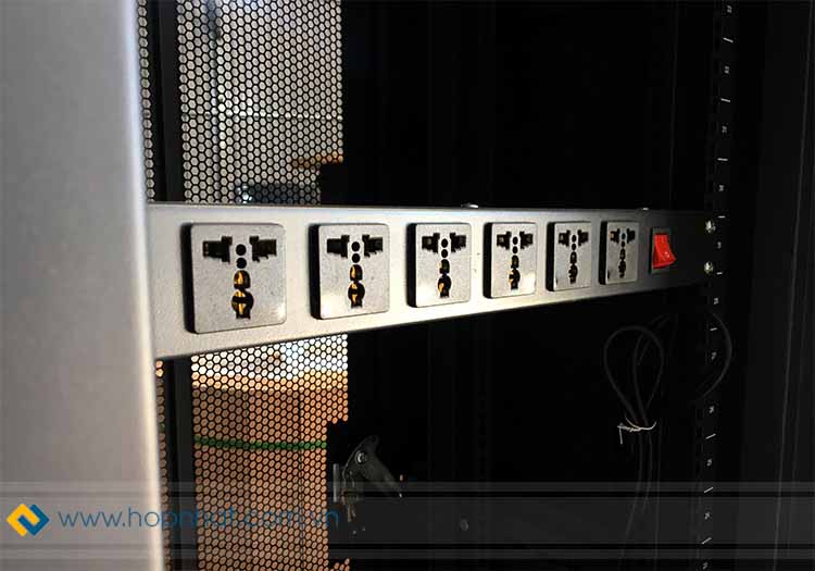 thanh nguồn trong tủ rack thanh nguồn trong tủ rack