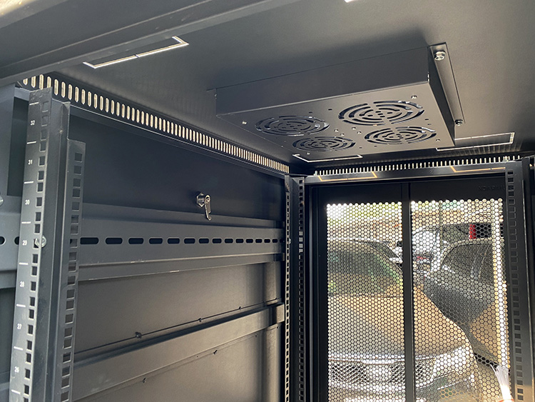 Tủ rack 32U D1000 hãng UNIRACK Tủ rack 32U D1000 hãng UNIRACK