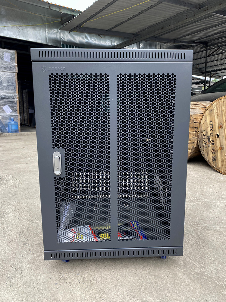 tủ rack 15U cửa lưới hãng UNIRACK
