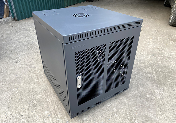 Tủ rack 12U D600 cửa lưới màu đen