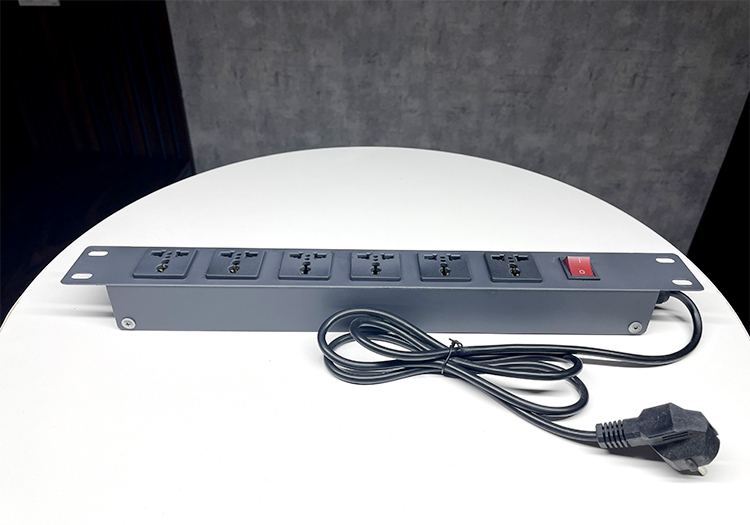 Thanh nguồn 6 ổ 3 chân UNR-P6/1U – PDU Rack 19 inch 1U