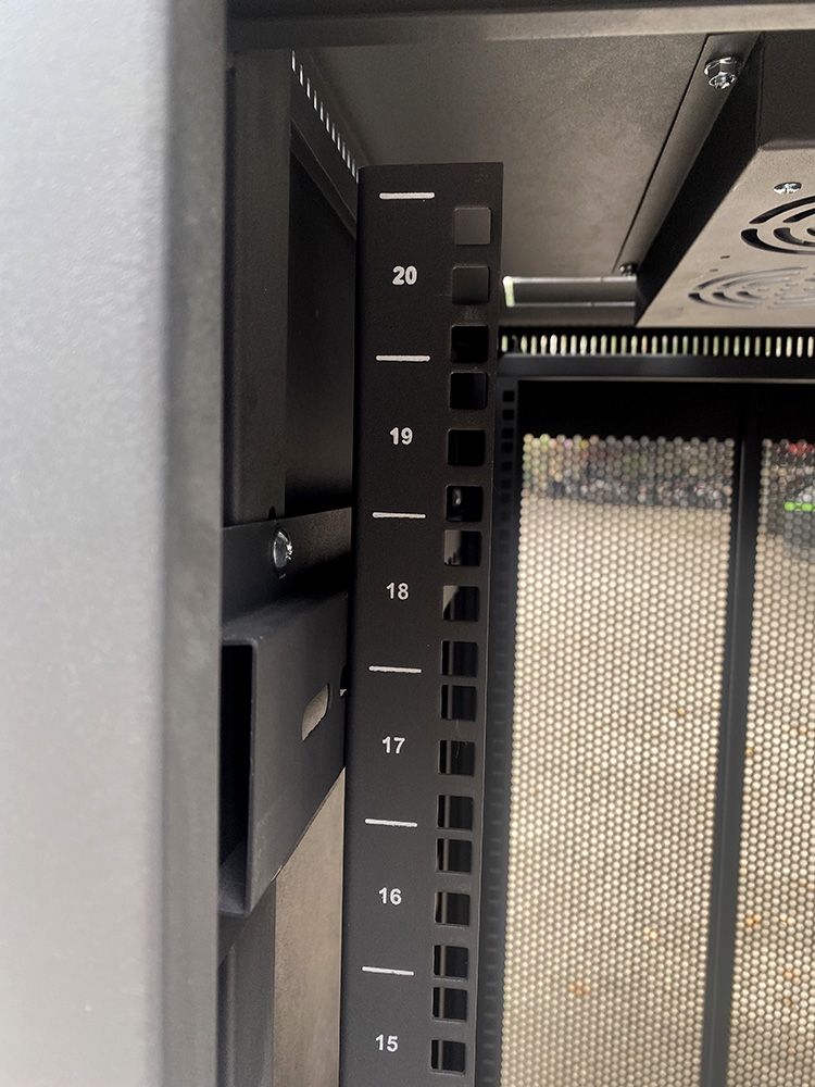 Thanh tiêu chuẩn tủ rack 20U D800 2 cửa lưới