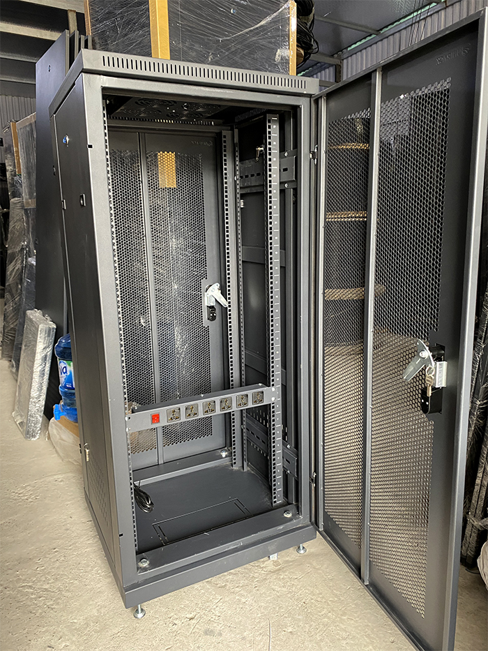 tủ rack 27U D600 2 cửa lưới
