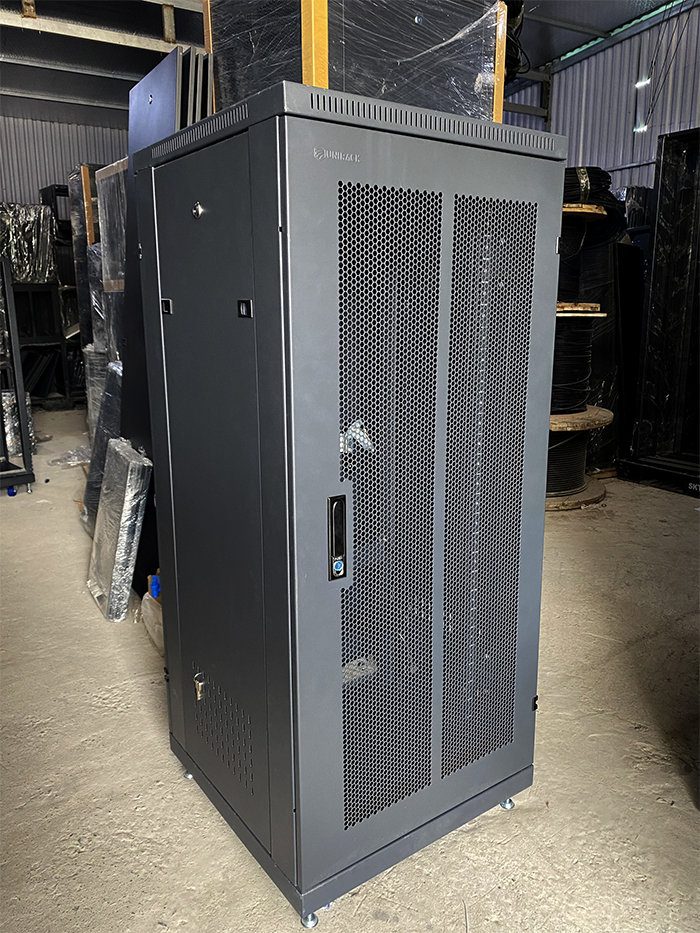 Tủ rack 27U D600 2 cửa lưới