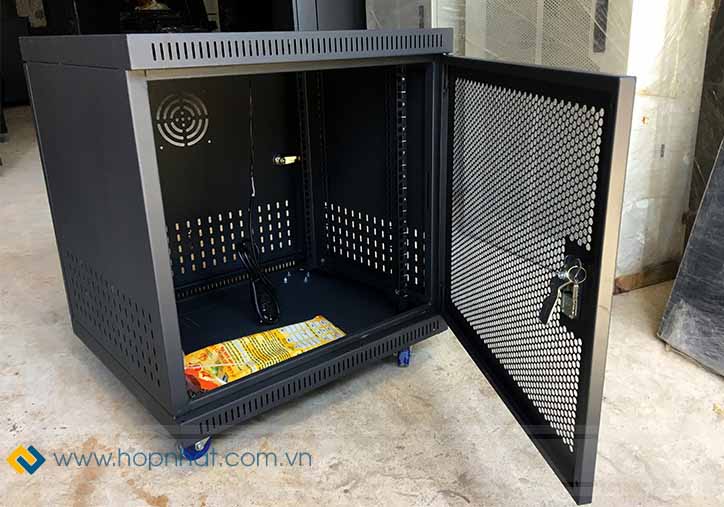 Tủ Rack 10U sâu D500 cửa lưới màu đen