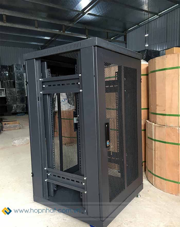 Tủ rack 20U D600 2 cửa lưới màu đen mẫu mới năm 2020