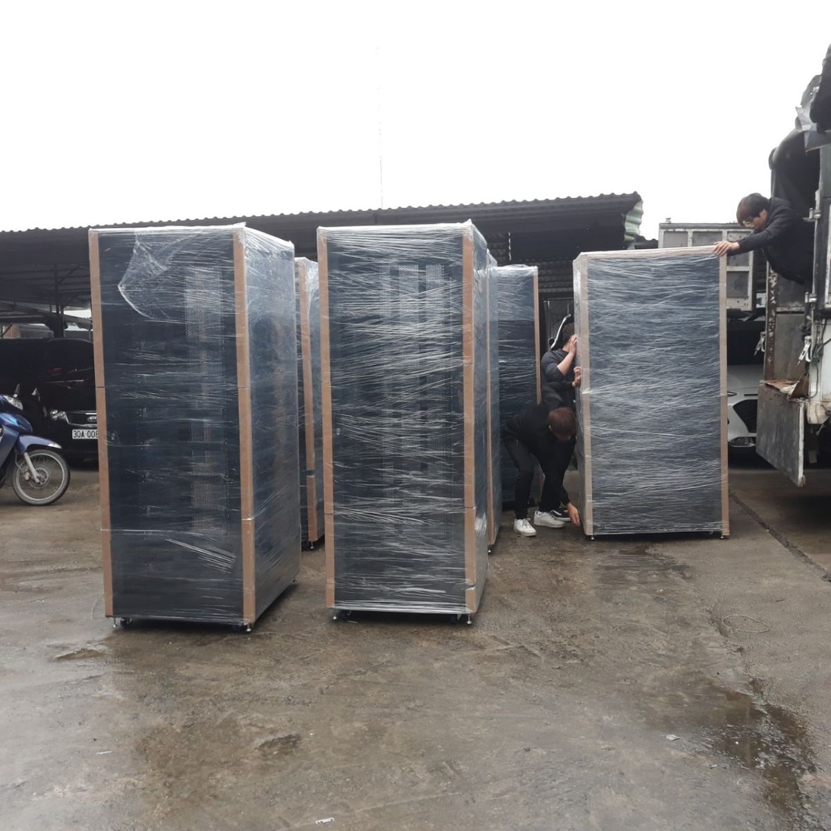 Tủ rack 36U Unirack đến với Qúy khách hàng Tủ rack 36U Unirack đến với Qúy khách hàng