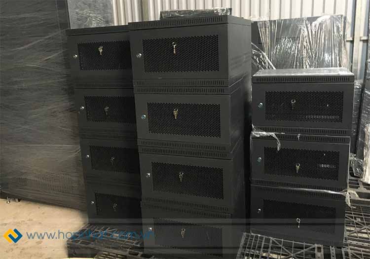 Tủ rack 6U D400 cửa lưới màu đen tại Hợp Nhất