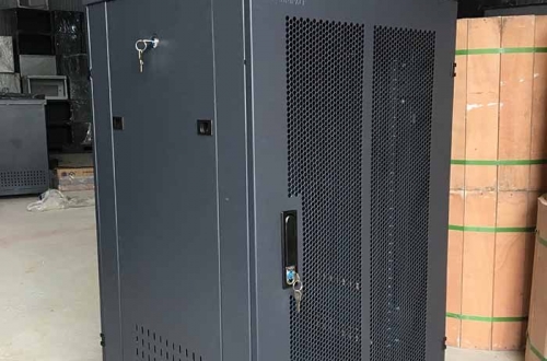 Khám phá thiết kế và tính năng tủ rack 27U thương hiệu UNIRACK