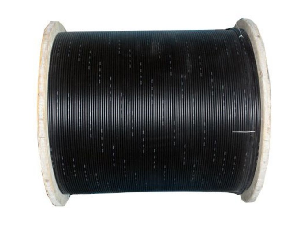 Cuộn cáp quang GYXTW vỏ đen quấn trên rulo gỗ, ảnh trên trang OM3 GYXTW của KCO