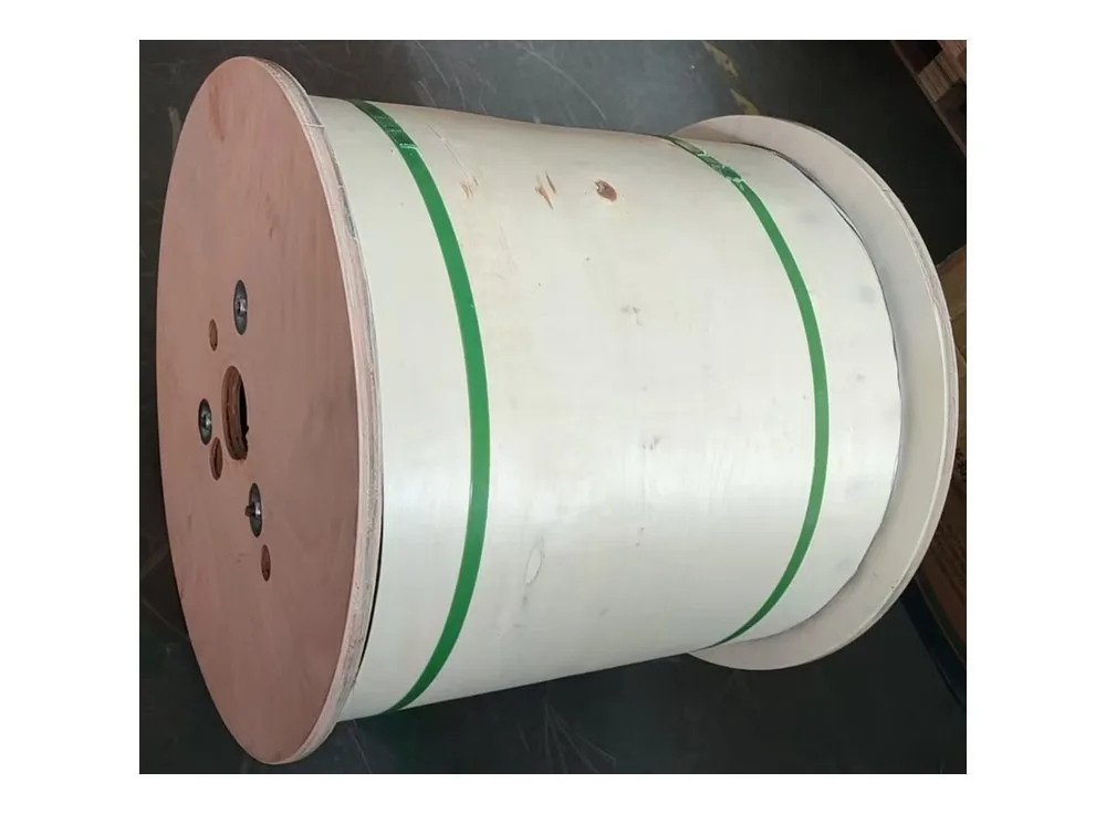 Cuộn cáp quang GYXTW đã quấn màng bọc và đai, chuẩn bị xuất xưởng KCO